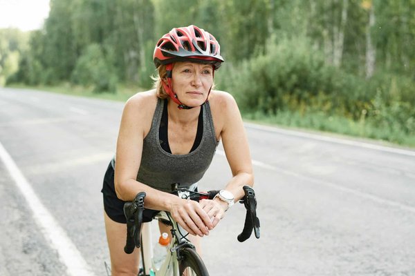 Maillot de VTT pour femme : conseils pour obtenir un modèle confortable